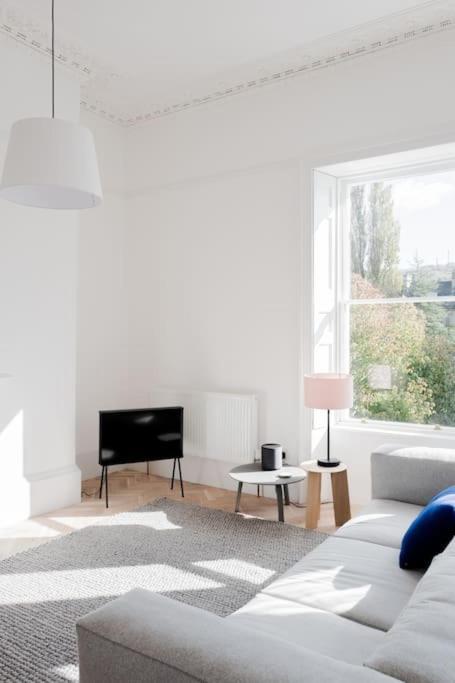 Spacious Georgian Pad - Free Parking - Walk To Bath Lägenhet Exteriör bild